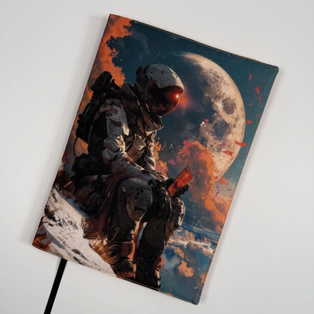 Látkový obal na knihu – Astronaut pod měsícem, velikost L