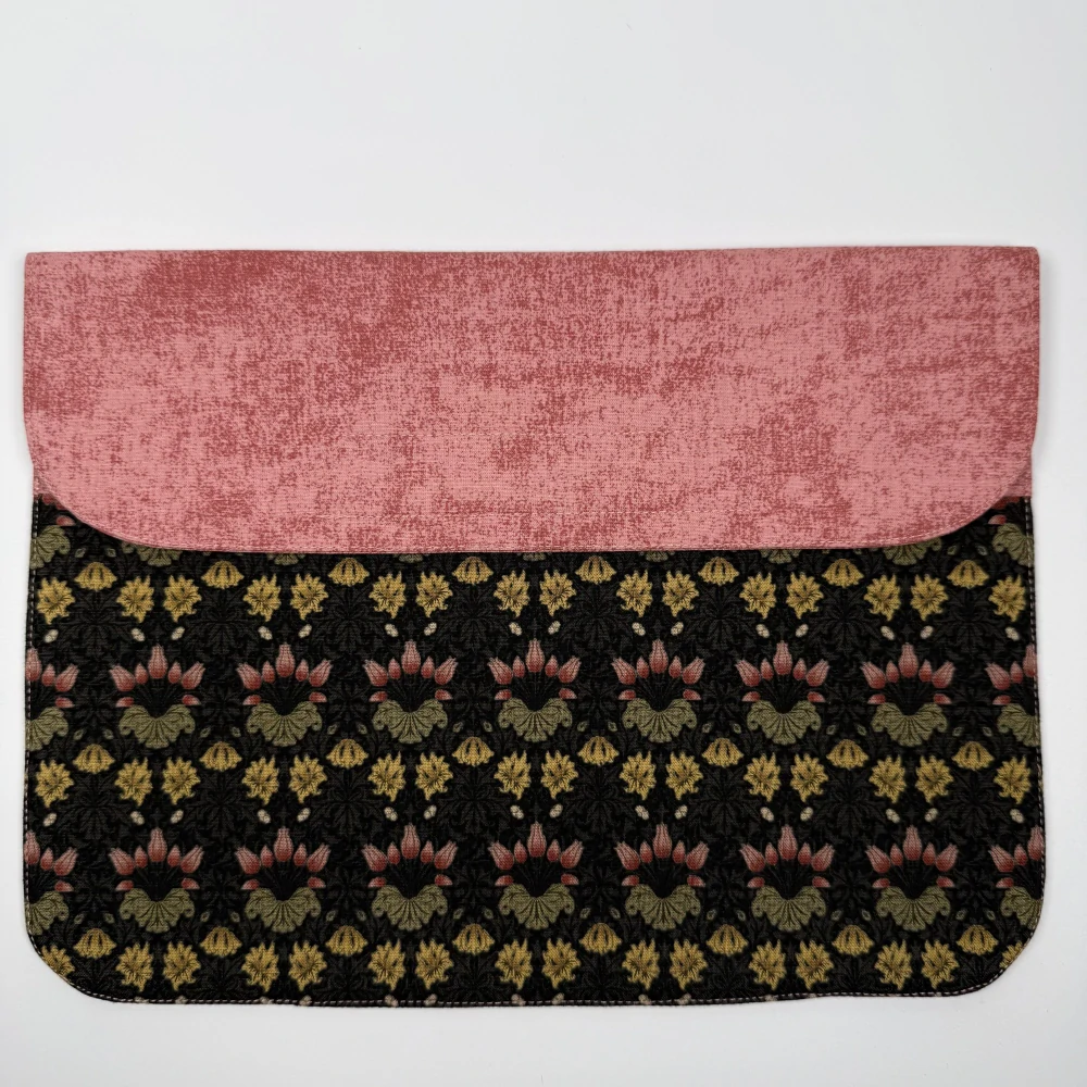 Pouzdro na tablet - květiny na tmavě šedé (bavlna William Morris)