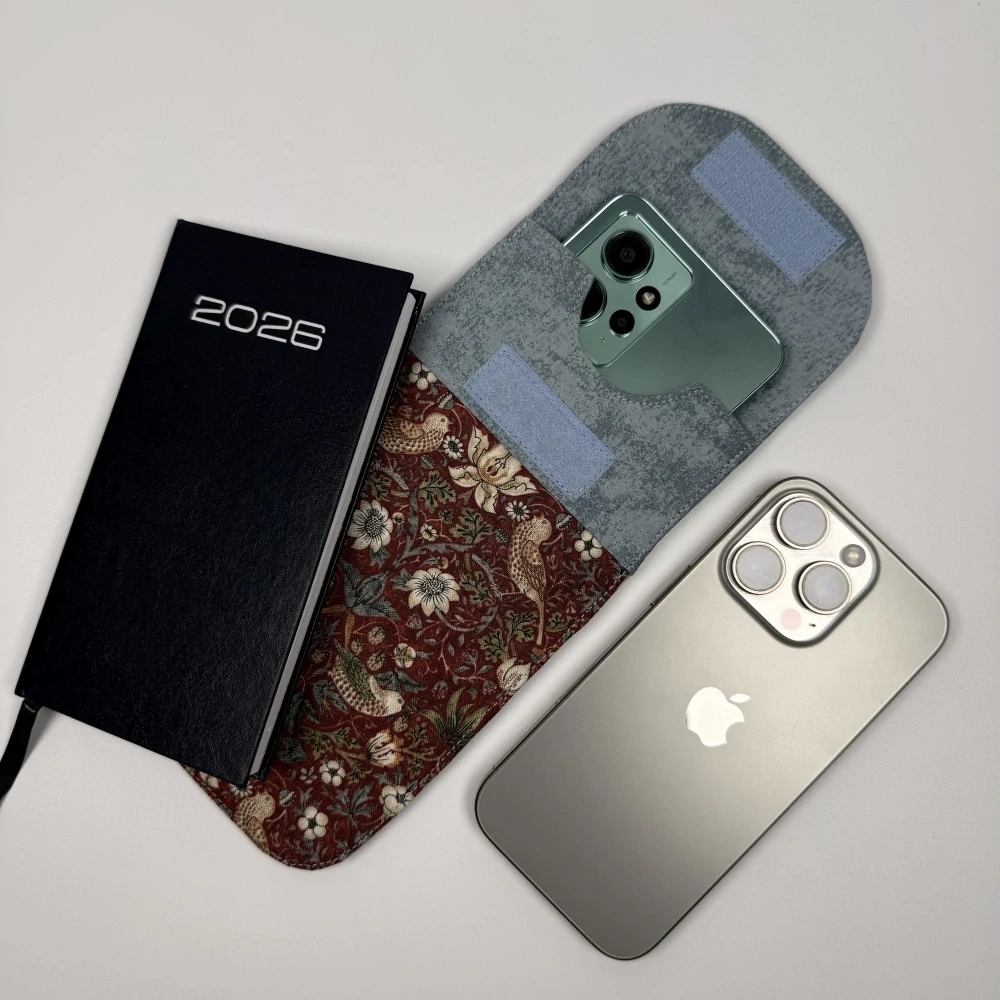 Pouzdro na mobil - Ptáčci na červené (William Morris)