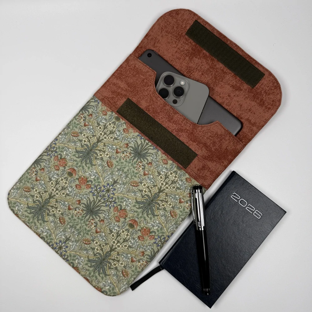 Pouzdro na tablet - květiny na zelené (William Morris)