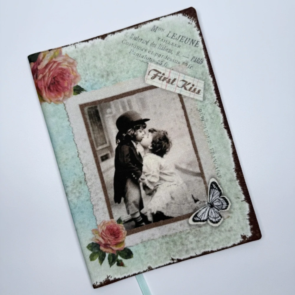  Nastavitelný obal na knihu – Nostalgie, First Kiss, hnědá doplňková látka, velikost L
