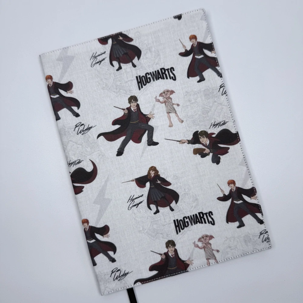  Nastavitelný obal na knihu – Harry Potter Hogwarts s černobílou proužkovanou látkou uvnitř, velikost L
