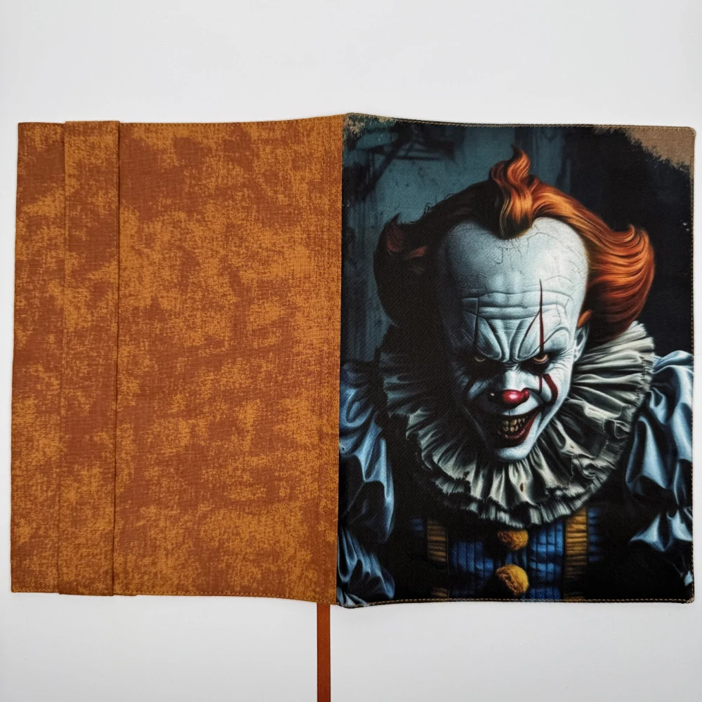  Nastavitelný obal na knihu – potměšilý klaun Pennywise, oranžová doplňková látka, velikost L