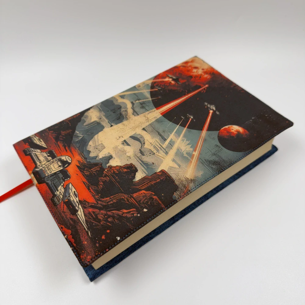 Látkový obal na knihu – Retro sci-fi: vesmírná bitva, velikost L