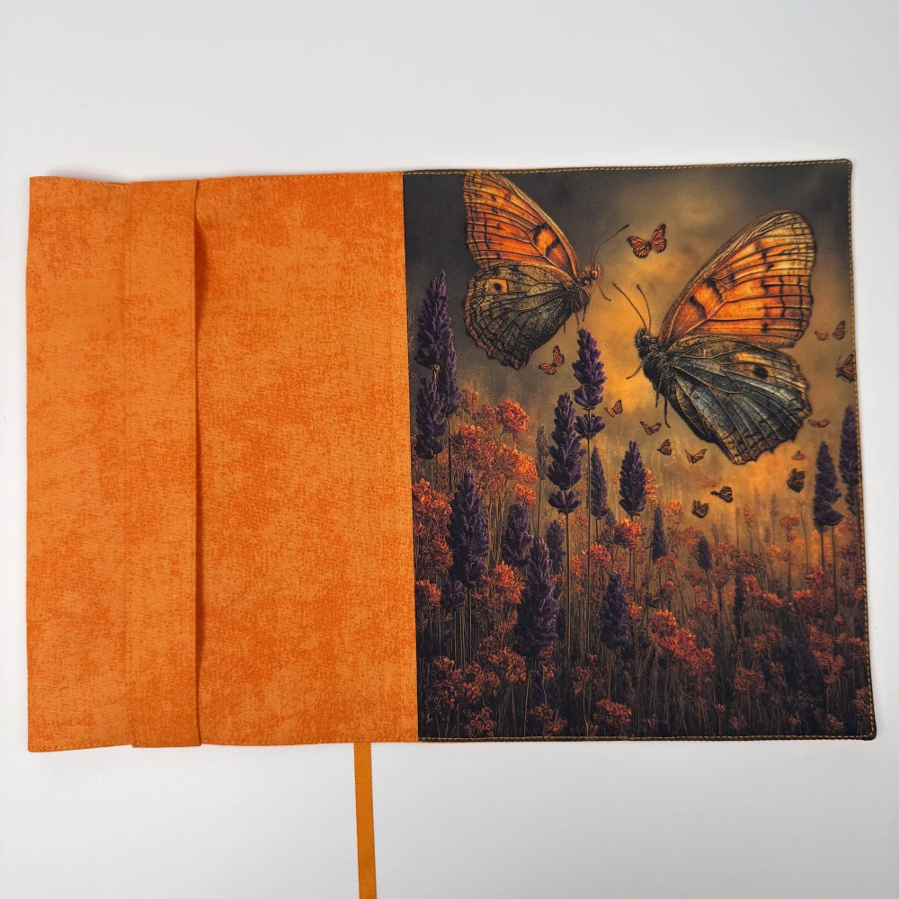  Oranžoví motýli v levanduli – fantasy obal na knihu, velikost M plus
