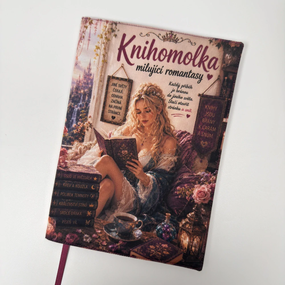 Knihomolka milující romantasy – romantasy obal na knihu, velikost M plus