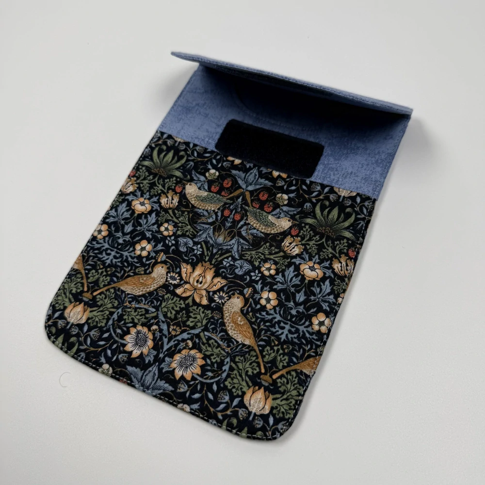 Pouzdro na čtečku - ptáčci modrá (bavlna William Morris)