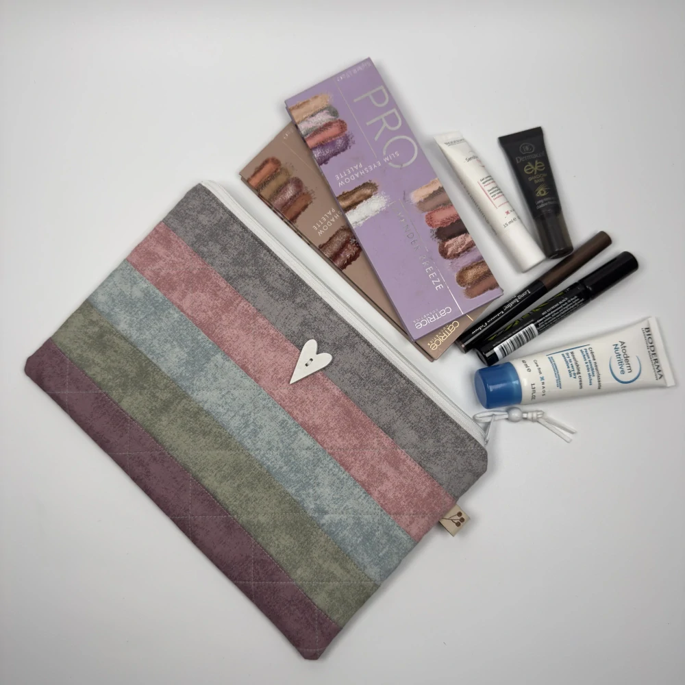 Bavlněná kapsička – pastelové pruhy s dřevěným srdcem