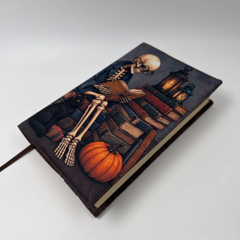 Kostlivec knihomol – halloweenský obal na knihu, velikost L