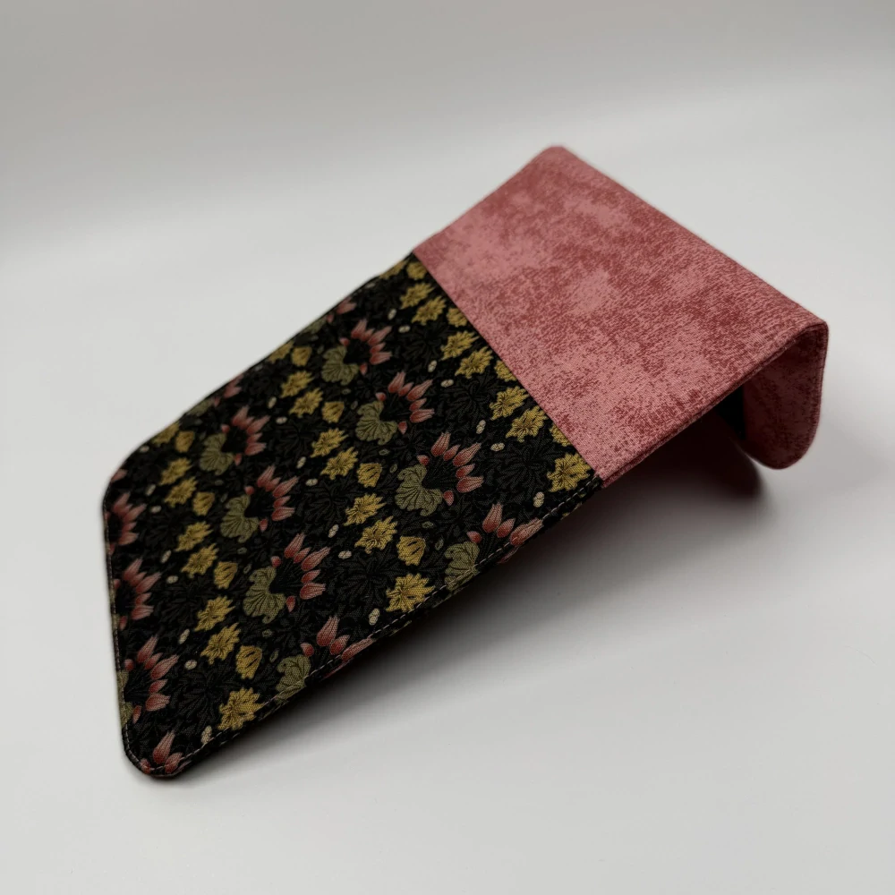 Pouzdro na čtečku - květiny na tmavě šedé (bavlna William Morris)