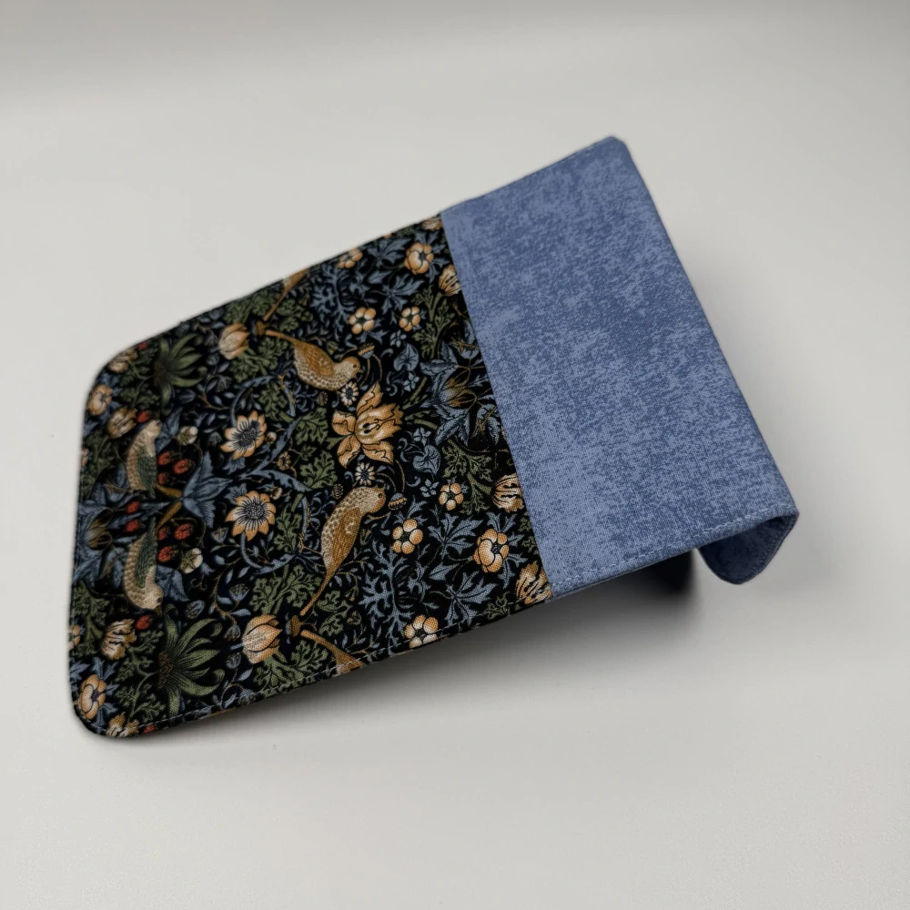 Pouzdro na čtečku - ptáčci modrá (bavlna William Morris)