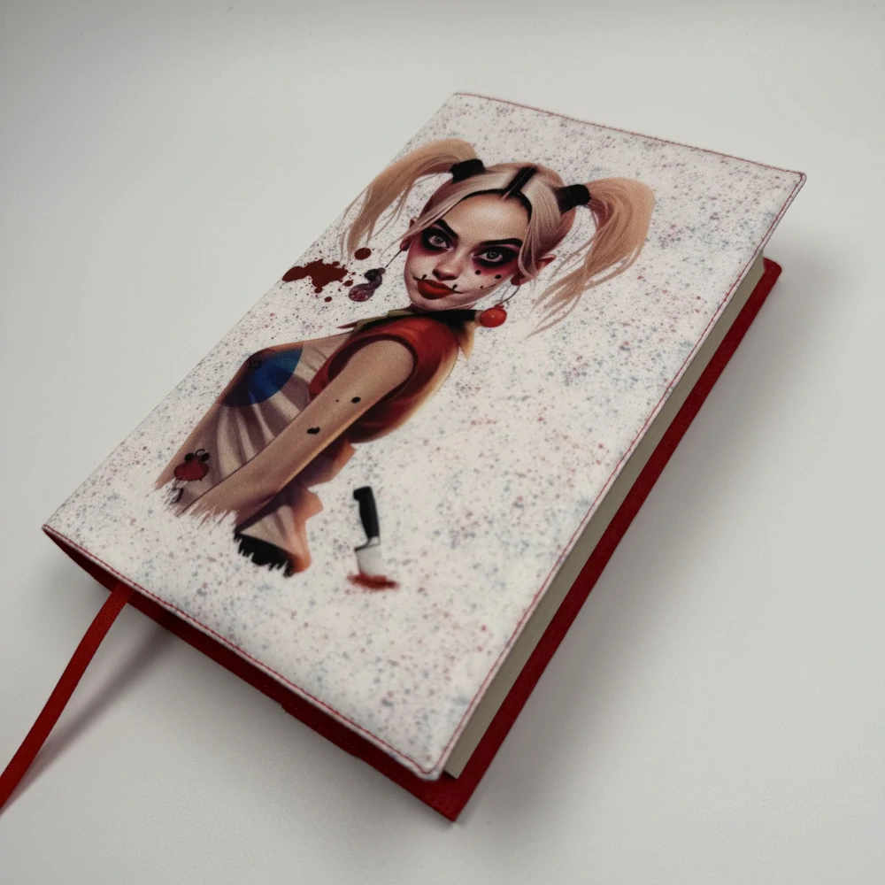  Nastavitelný obal na knihu – Harley Quinn, červená doplňková látka, velikost L
