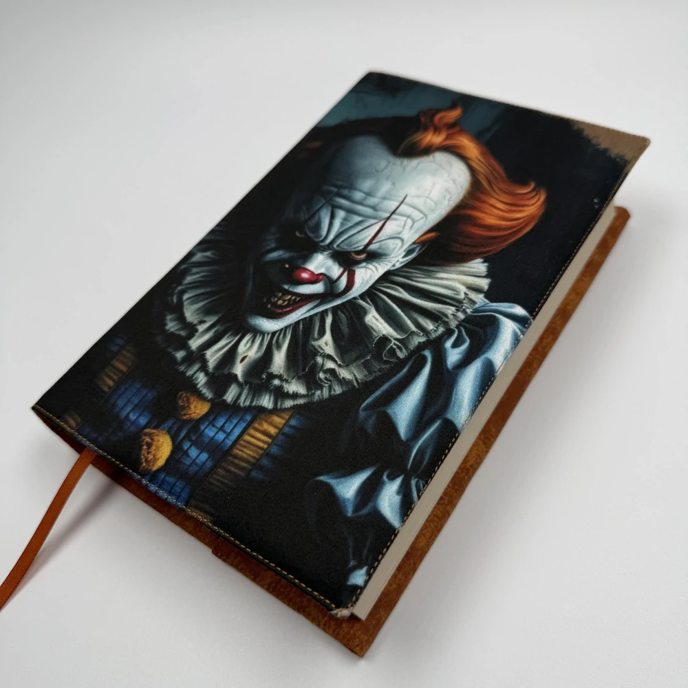  Nastavitelný obal na knihu – potměšilý klaun Pennywise, oranžová doplňková látka, velikost L