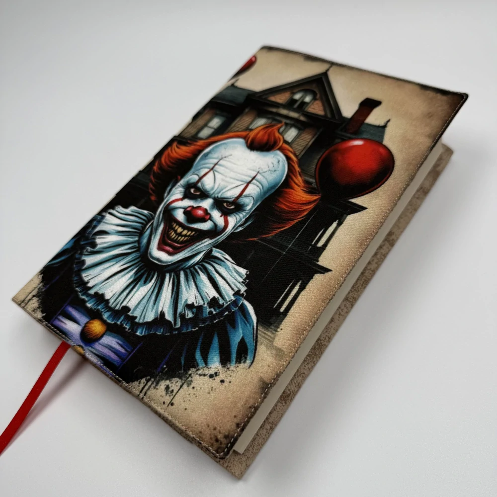  Nastavitelný obal na knihu – hororový klaun Pennywise, světlá hnědá doplňková látka, velikost L