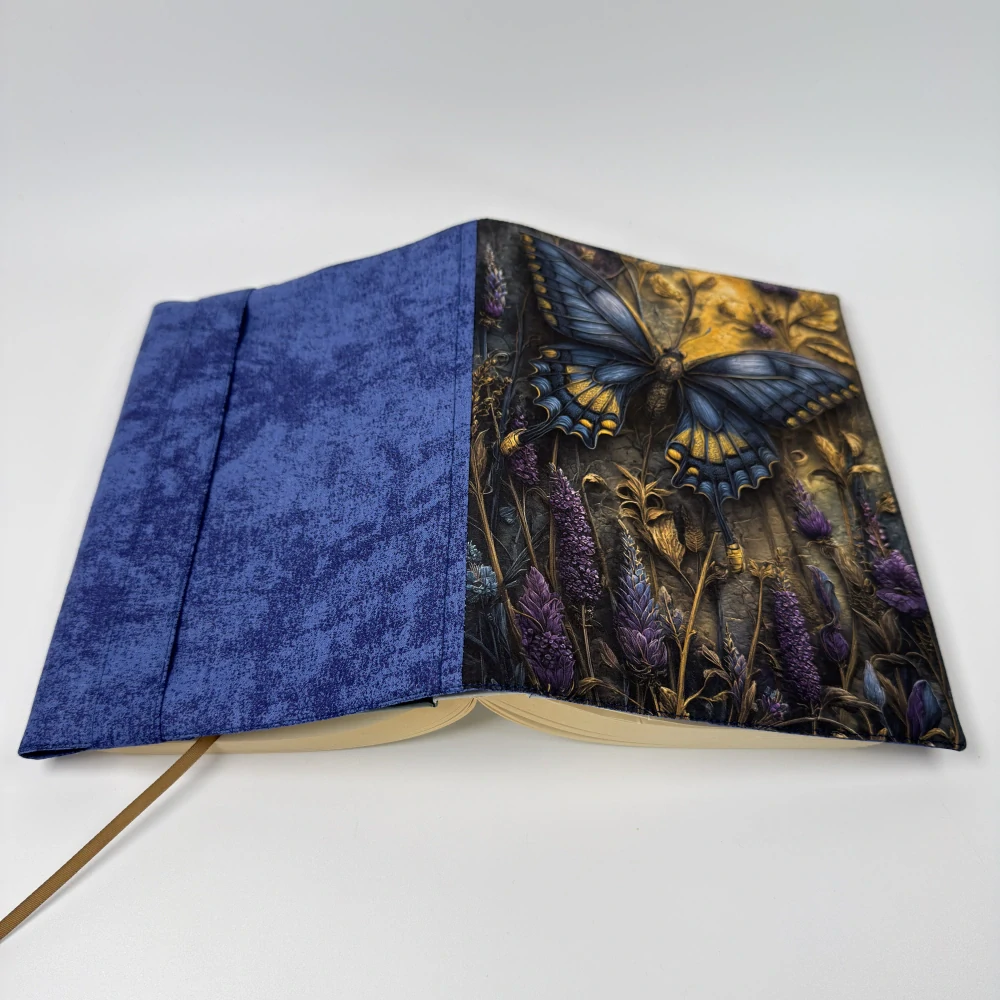 Rezervace Kaštan Z. - Noční motýl v levanduli – fantasy obal na knihu, velikost M plus